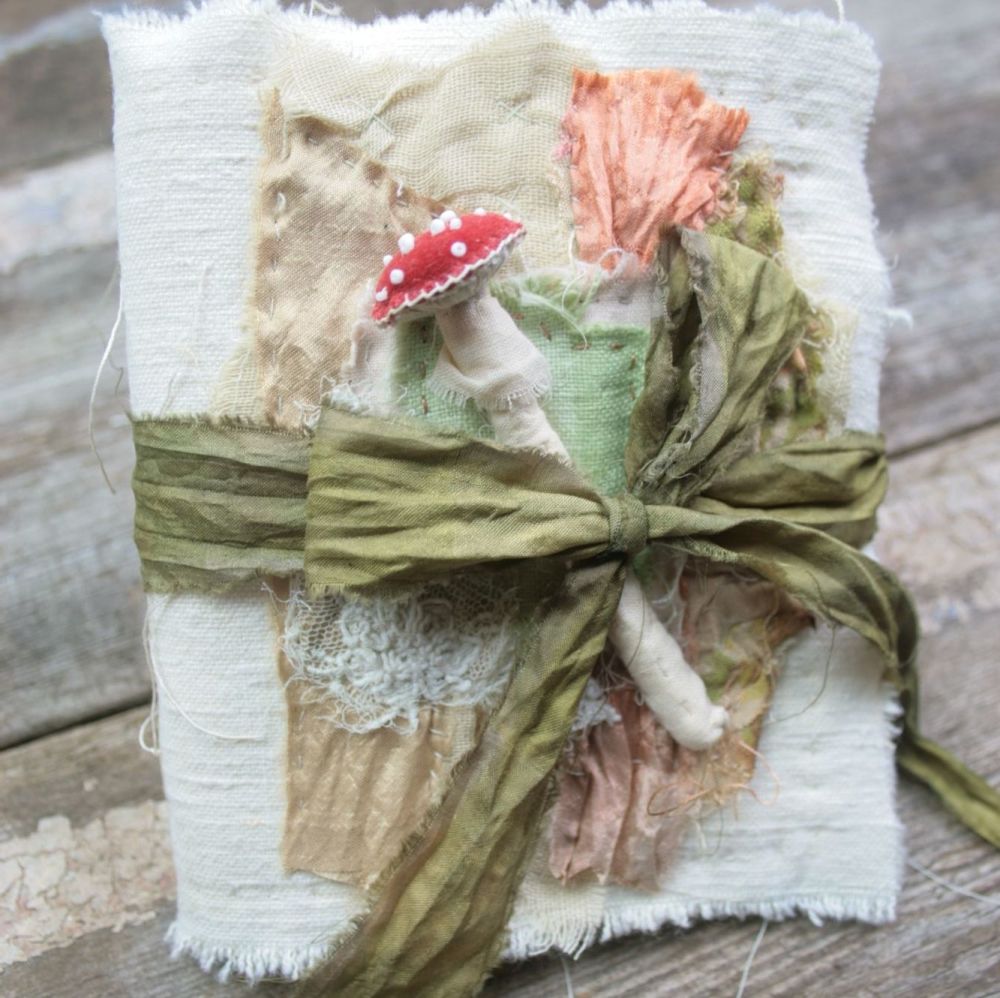 Textile Needle Book Toadstool K
