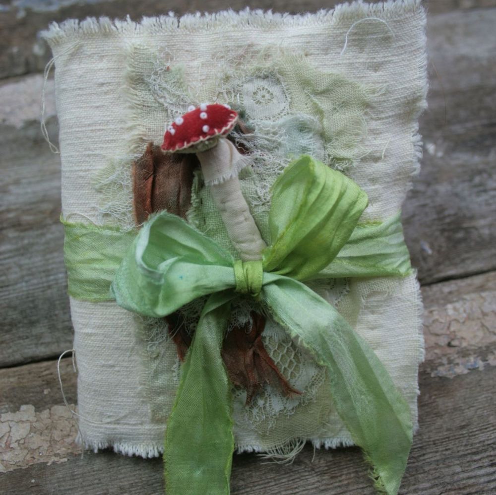 Textile Needle Book Toadstool N