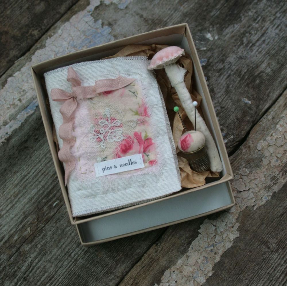 Needlebook/Pincushion Gift Set I
