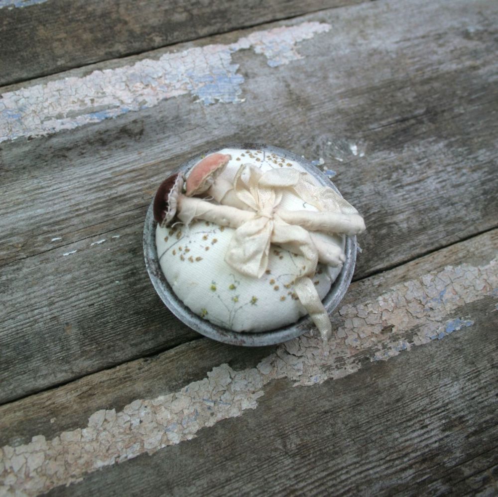 Vintage Tin Pincushion with Toadstools D