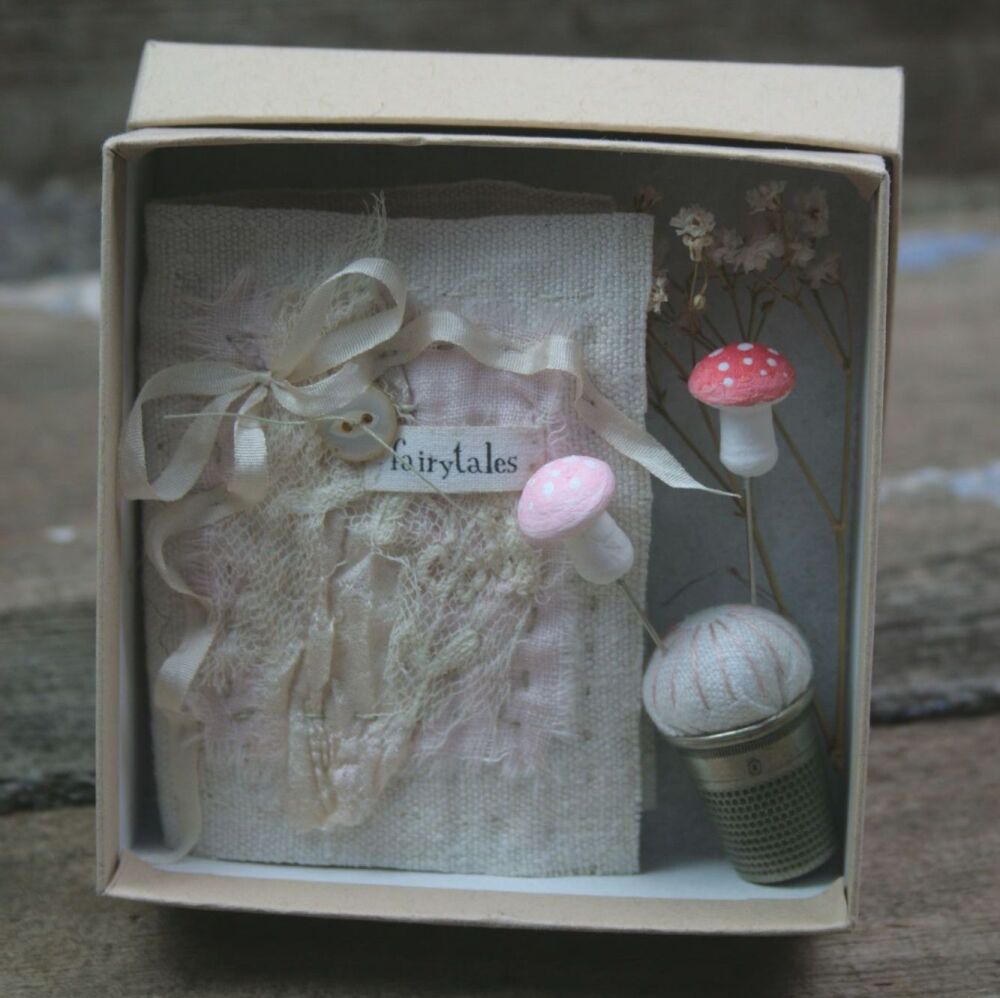 Needlebook and Pincushion Gift Set A