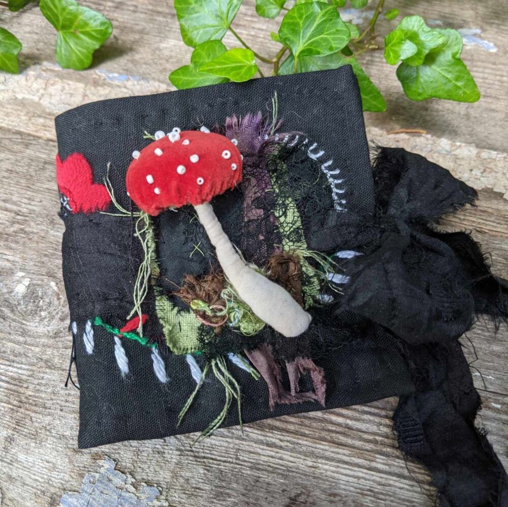 Toadstool needlebook black 1