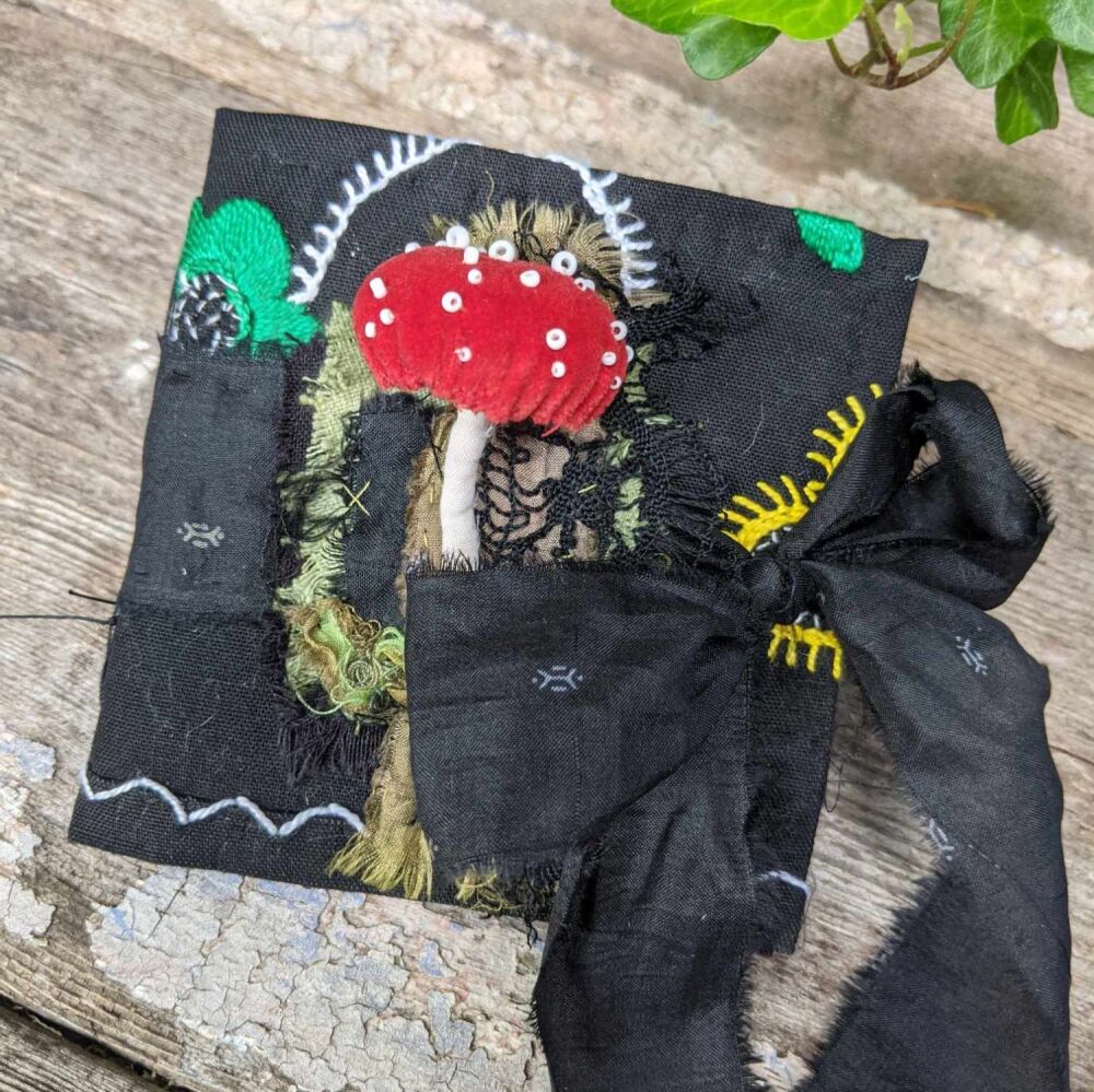 Toadstool needlebook black 3