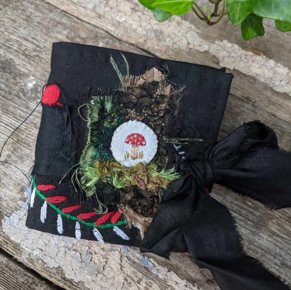 Toadstool needlebook black 7