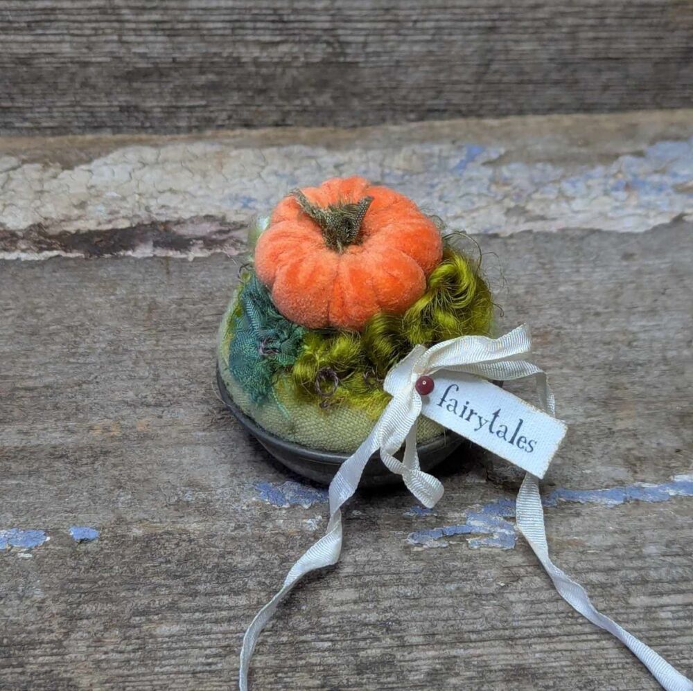 Small Velvet Pumpkin Pincushion 1