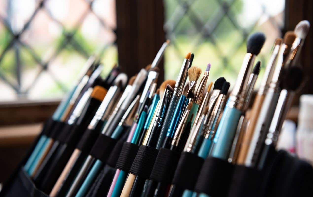 MAKEUP BRUSHES