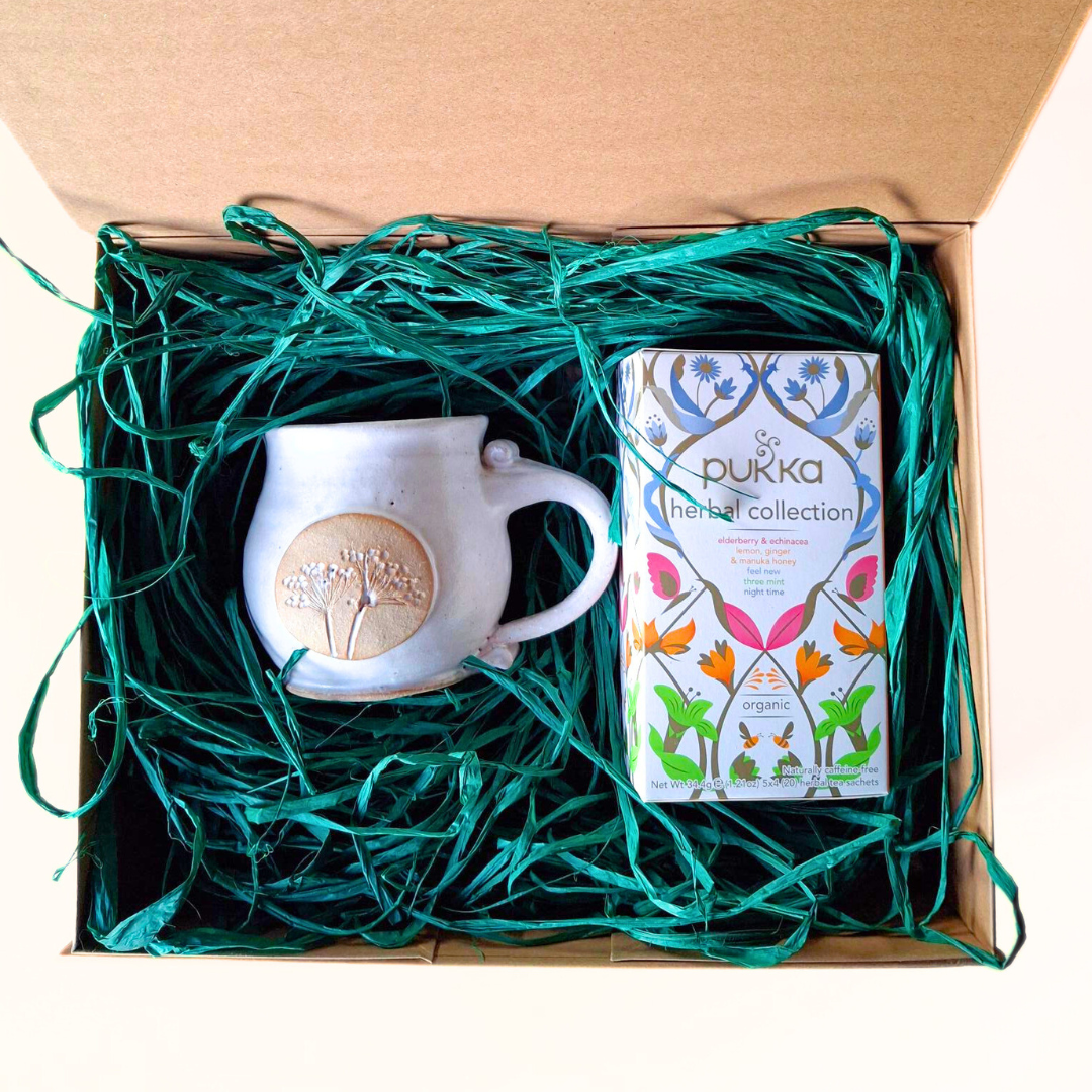 Cow Parsley Stoneware Mug and Pukka Herbal Collection Organic Teas Gift Set