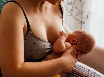 Breastfeeding picture for Kanika's testimonial.JPG
