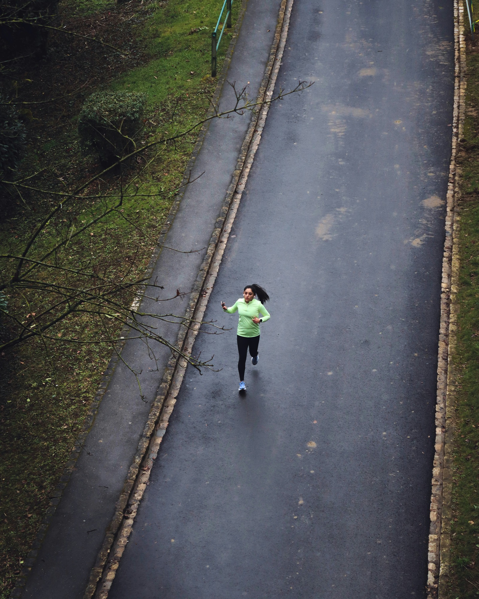 postpartum female returning to running after giving birth
