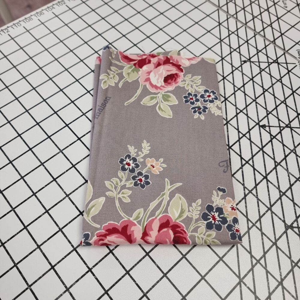 Grey Roses Heavy Cotton - REMNANT - 50cm x 112cm