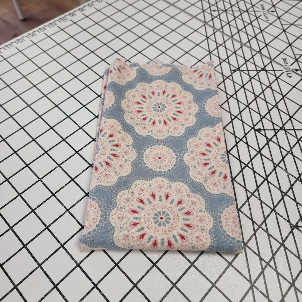 Tilda Doilies Cotton - REMNANT - 51cm x 112cm
