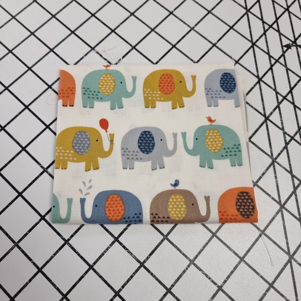 Elephants Cotton - FAT QUARTER - 50cm x 55cm