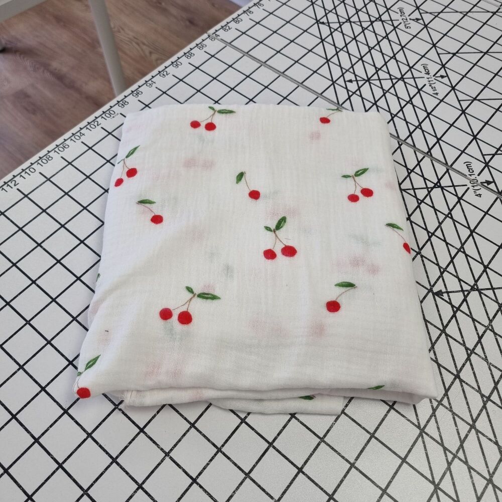Cherries Double Gauze - REMNANT - 127cm x 130cm
