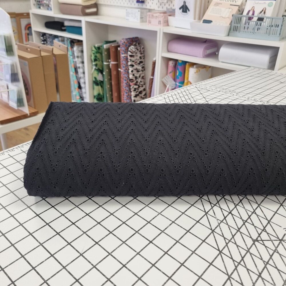 Black Zig Zag - Broderie Anglaise