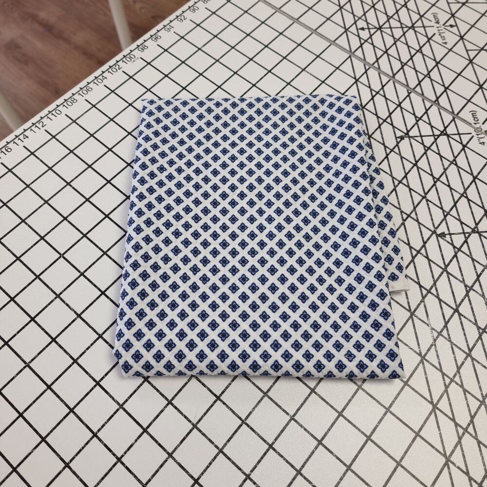 White Ralph Lauren Seersucker - REMNANT - 70cm x 138cm