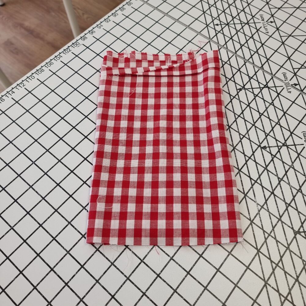 Red Small Cotton Gingham - REMNANT - 26cm x 140cm