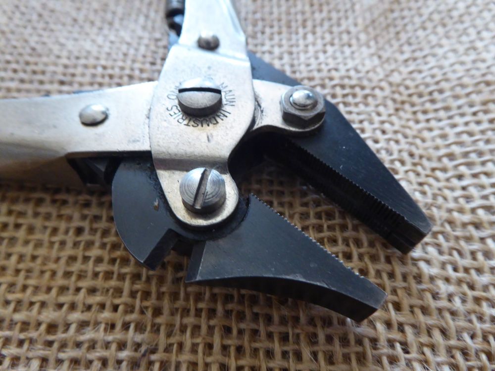 Maun Industries Ltd No.495 - 5 1/2" Side Cutting Pliers