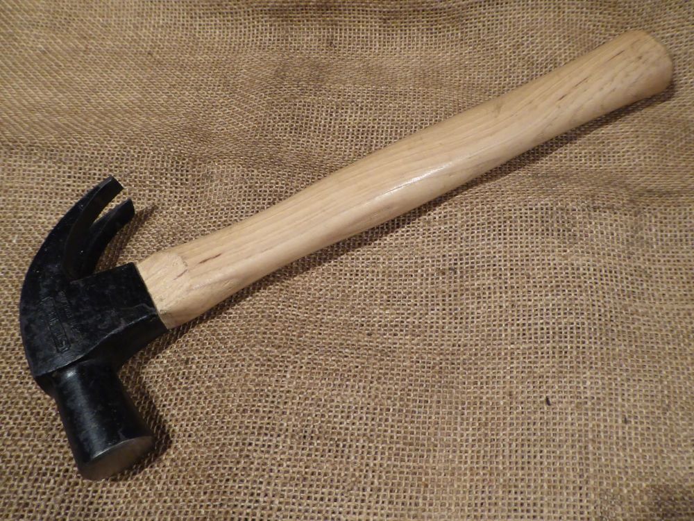 Stanley 640gram (total weight) Claw Hammer - Hickory Handle