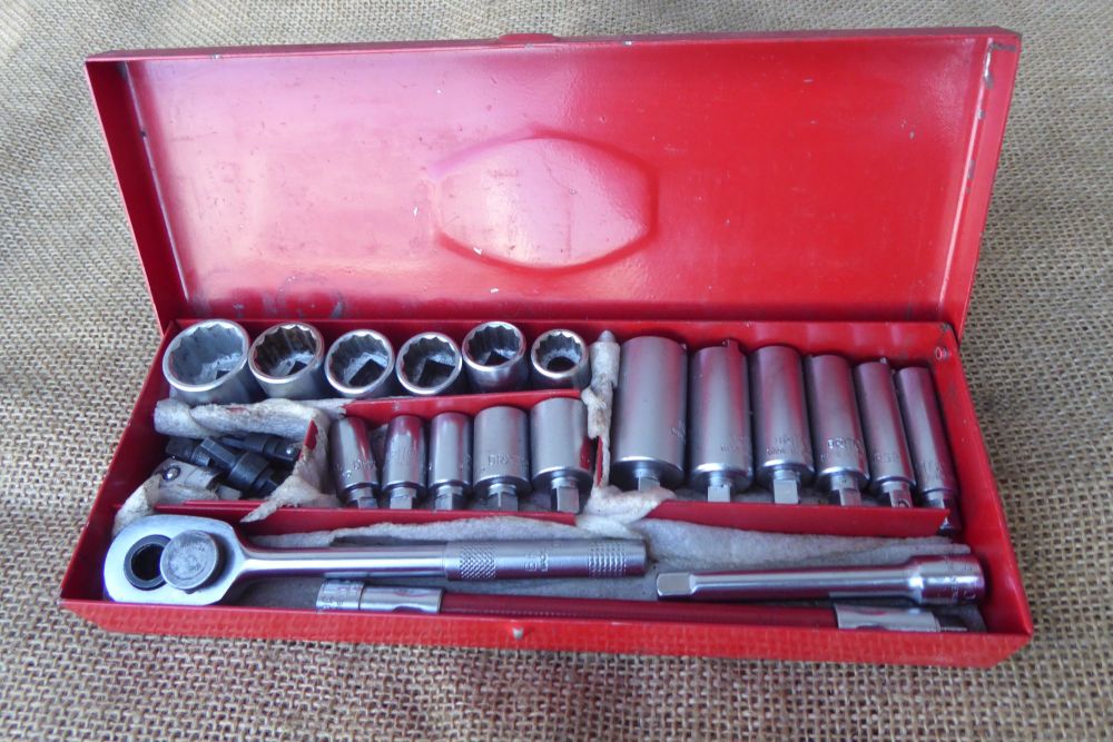 Britool 24 Piece (Plus Tin) Refrigeration 1/4" Drive Socket Set - D72 Ratchet