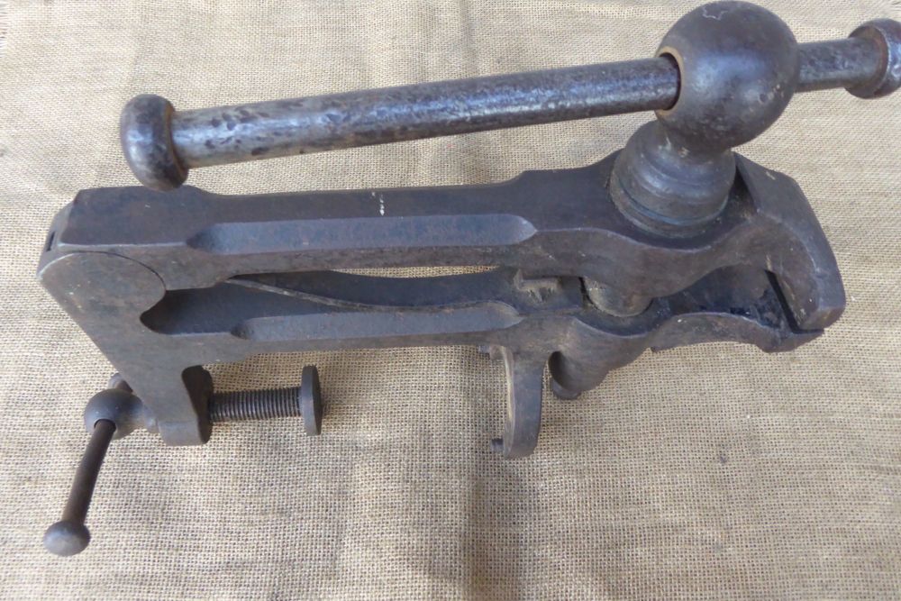 Vintage Blacksmiths Portable Bench Vice / Similar To Leg Vice