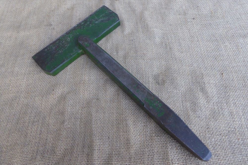 Blacksmiths 8" Hatchet / Cutting Stake / Metal Forming - Anvil / Swage Tool - 3.403kg