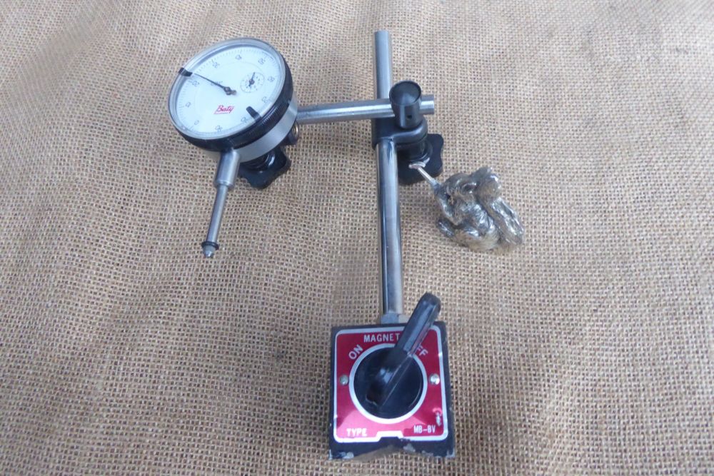 Type MB-BV Magnetic Base With A Baty .001