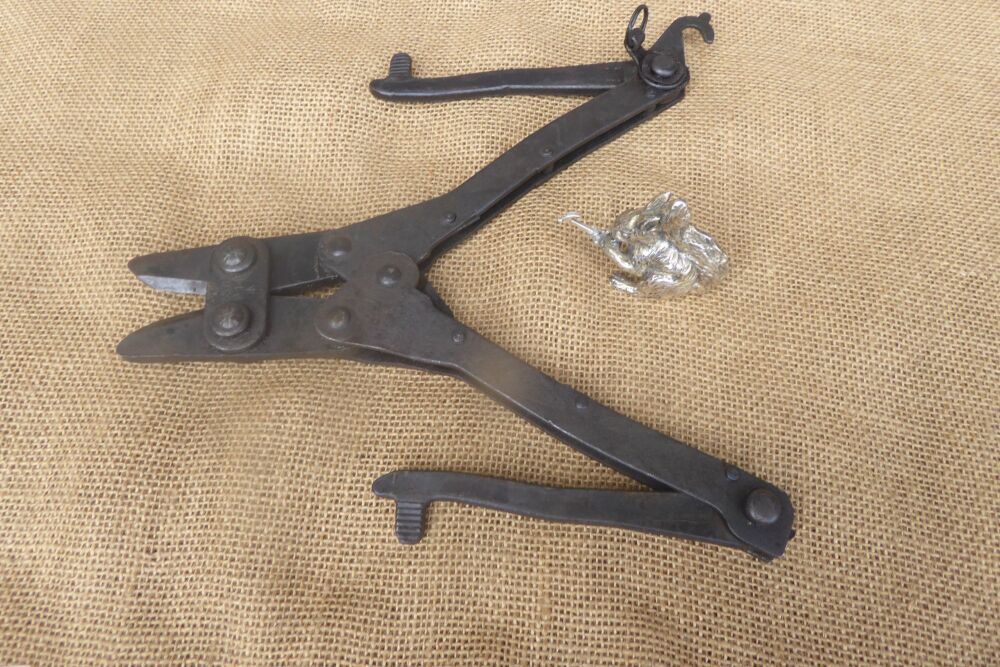 Vintage WWII Wire / Barbed Wire Folding Cutters - Broad Arrow 1944