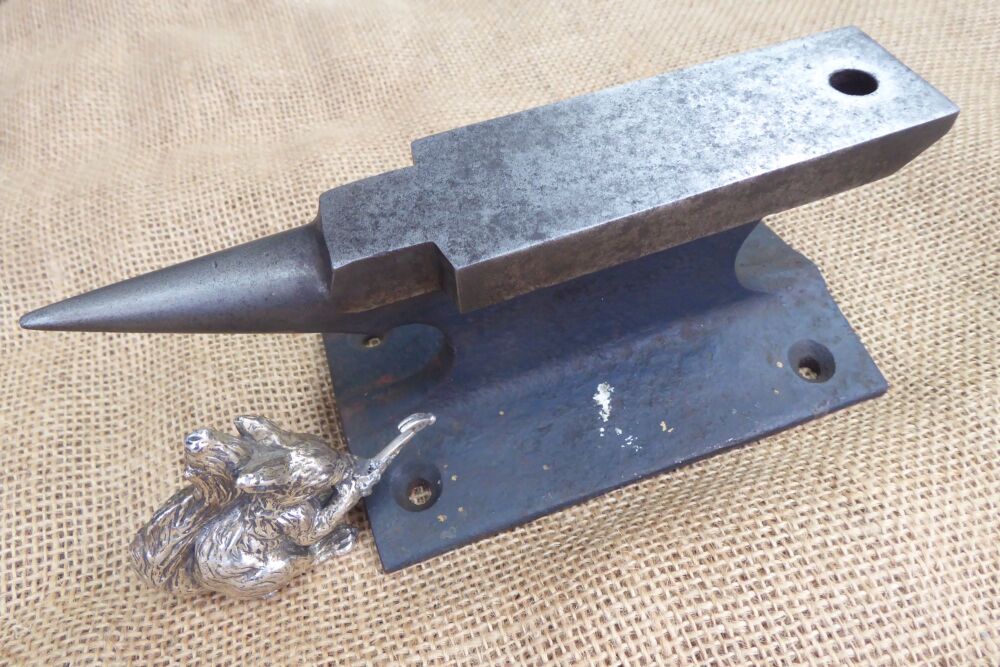 Small Hand Crafted Vintage Anvil - 1.6kg