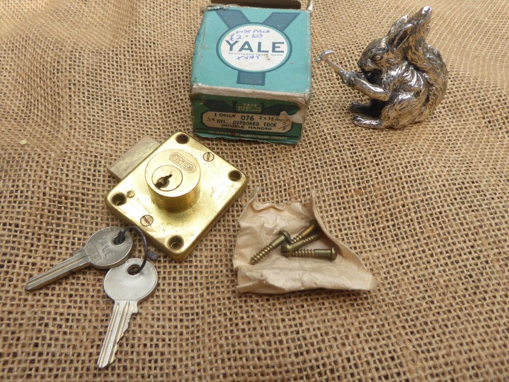 Vintage Yale 2" x 1 3/4" No.076 Double Handed Cylinder Cupboard Lock
