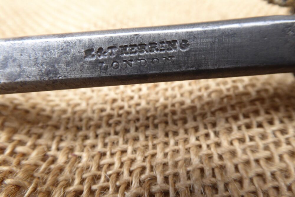 Herring (London) 13/16" Fish Tail Carving Tool