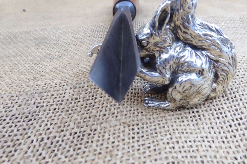 S J Addis 1/2" (Inside Measurement) V Shaped Carving Tool