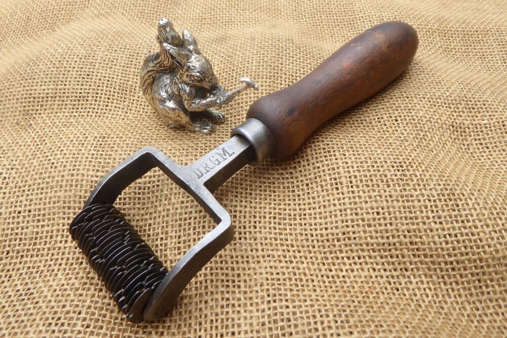 Vintage D.R.G.M (Germany 1892-1944) Wood Graining Roller Tool