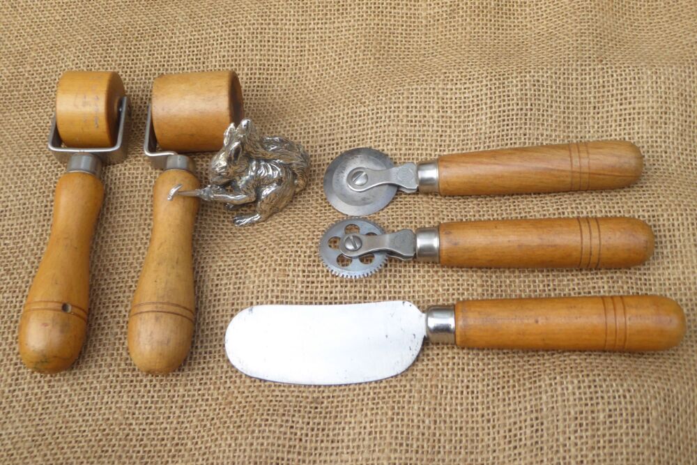 Job Lot Of 5 Vintage Ridgely Decorating Tools