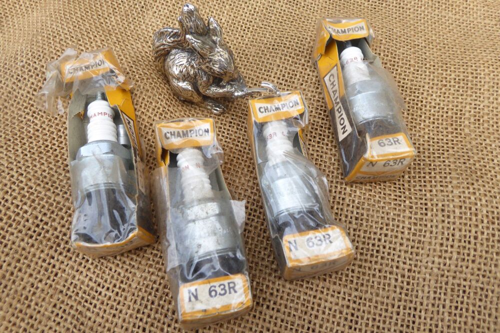 Original Old Stock Champion N 63 R Set Of 4 Spark Plugs
