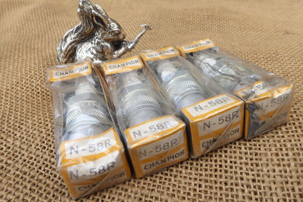 Original Old Stock Champion N 58 R Set Of 4 Spark Plugs