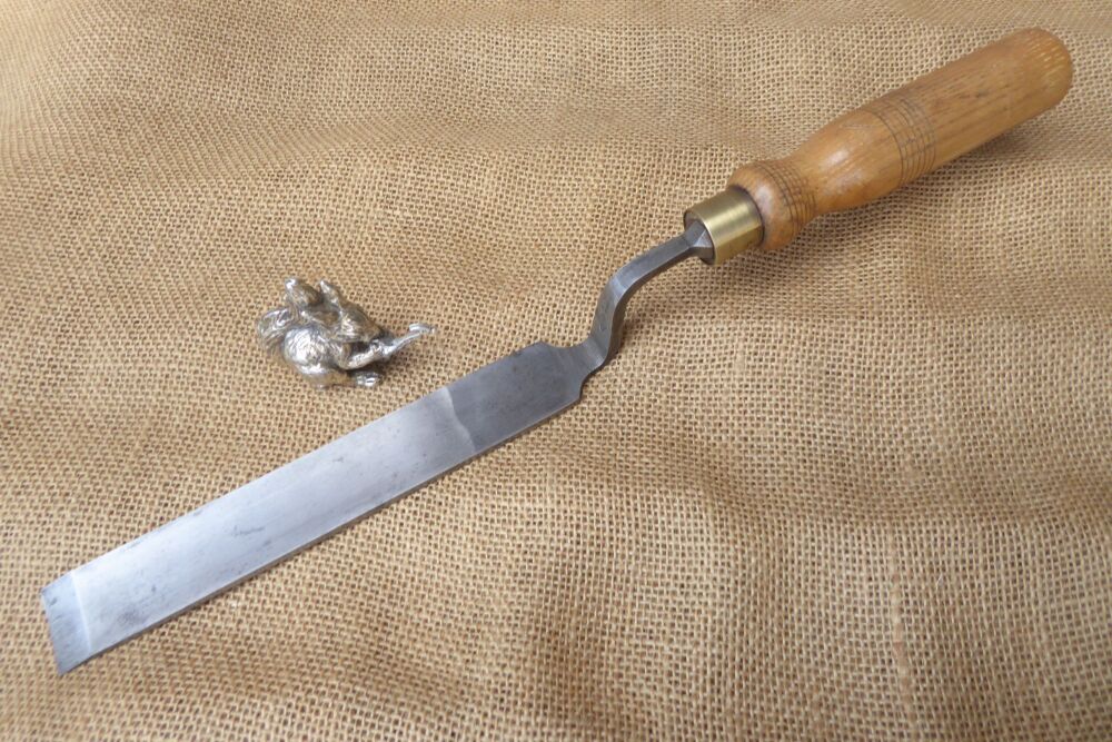 A Hildick "Diamic" 1 1/4" Cranked Shallow Pairing Gouge