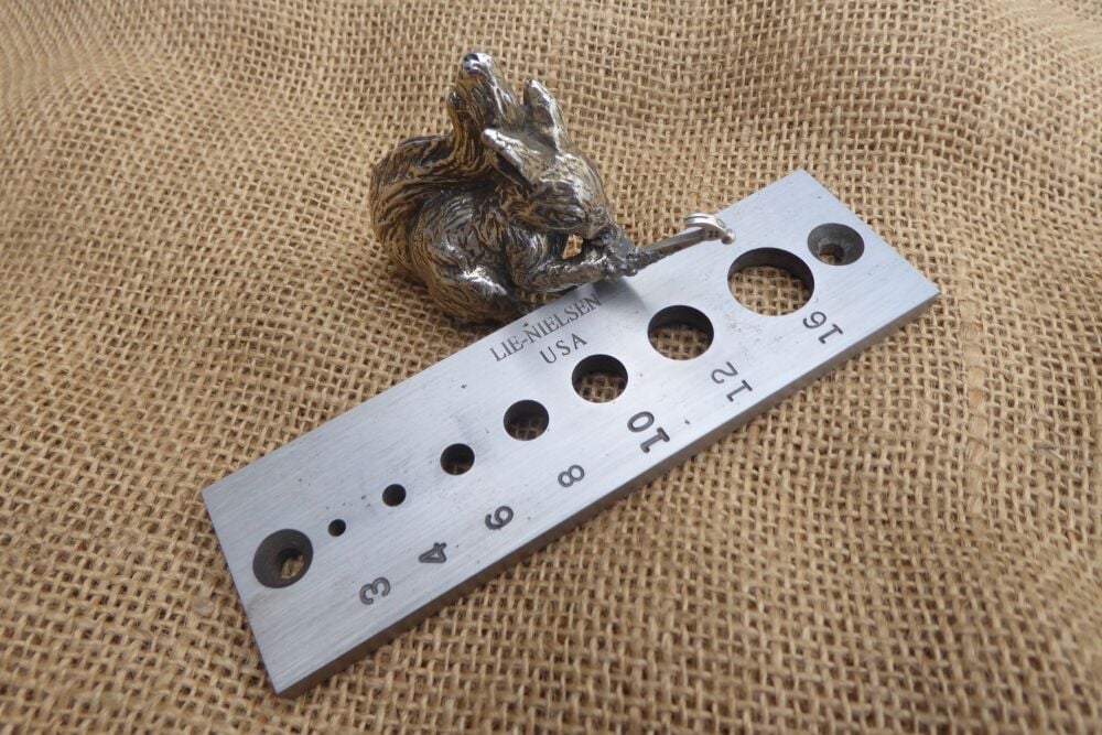Lie Nielsen Metric Dowel Plate