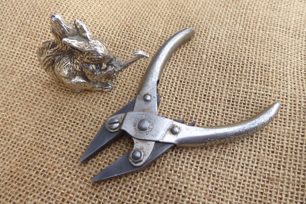 Maun Industries Ltd No.4860-125 Parallel Pliers - 5" Length