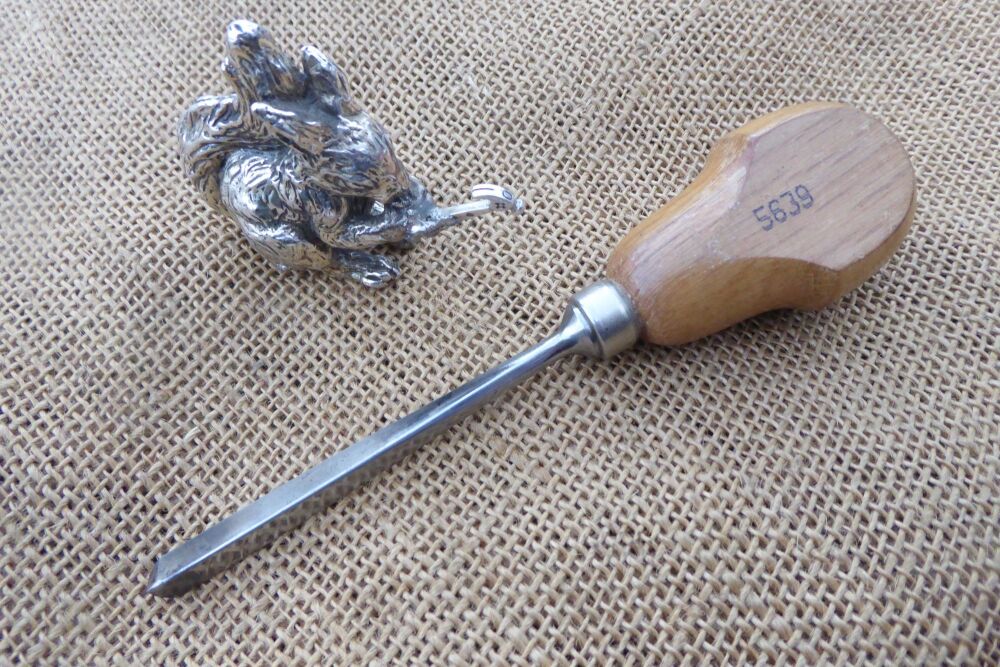 Marke Kirschen (2 Cheeries Brand) 5/32" (Cutting Edge) V Palm Carving Tool