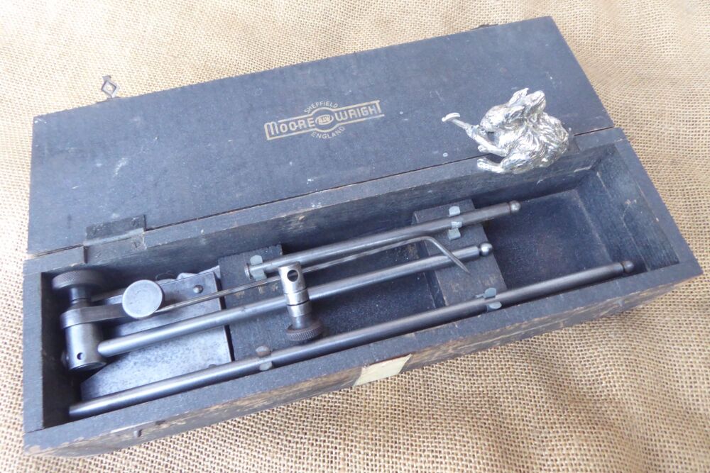 Moore & Wright No.405 Hardened Base Surface Gauge & Scriber