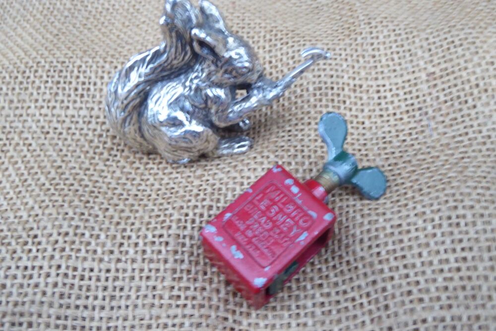 Milbro Lesney Bread Bait Press