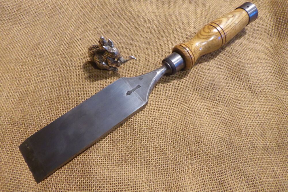 A Hildick Heavy Duty 2" Chisel