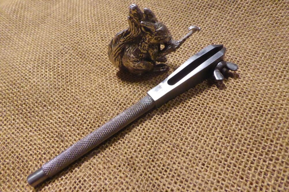 Hand Held Engineers' Vice/Clamp - 6 3/8" length