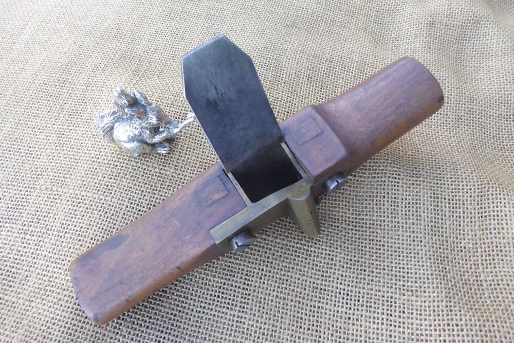 Buck (122 Edgware Road) Reeding Type Shave