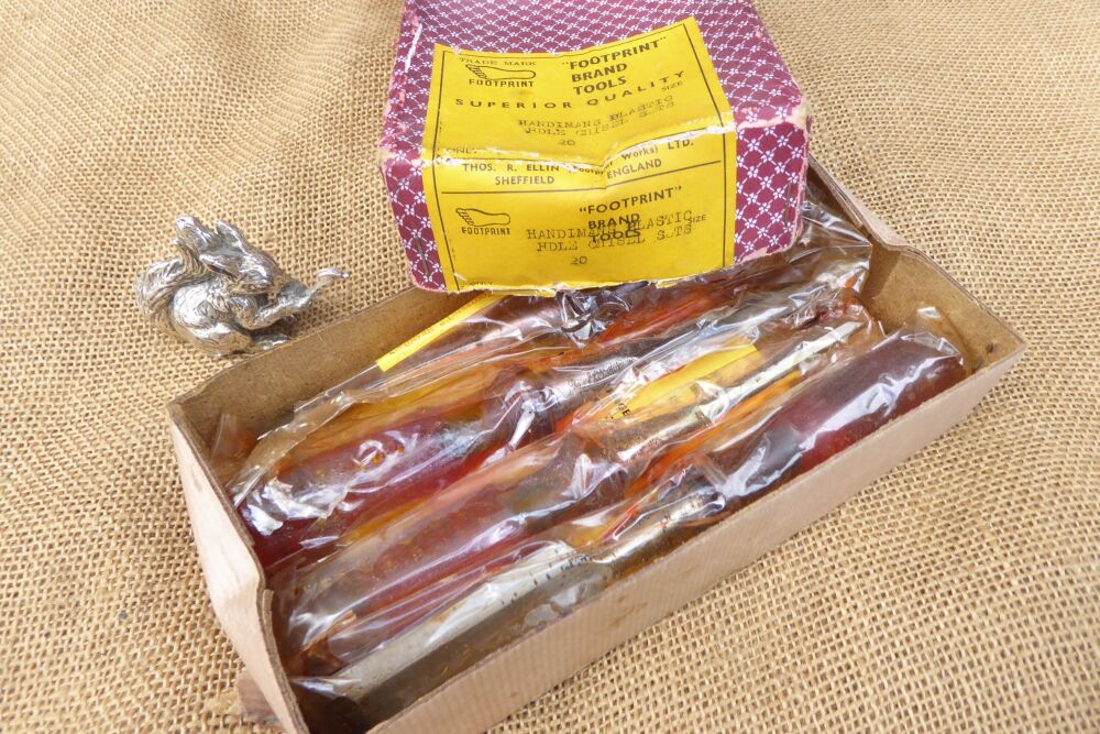 Rare Footprint Handiman Plastic Handle Chisel Set