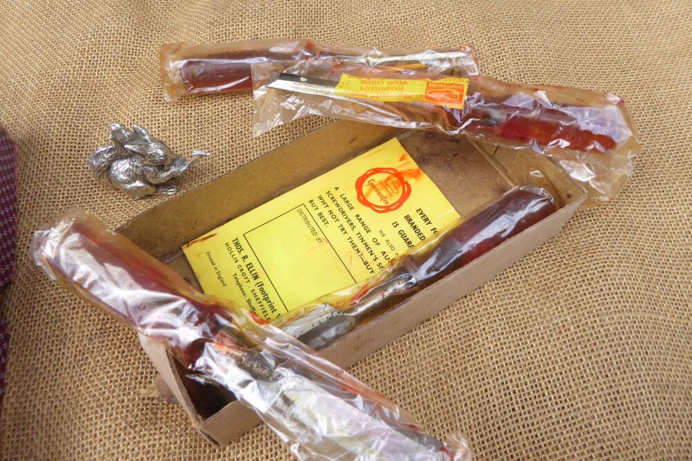 Rare Footprint Handiman Plastic Handle Chisel Set