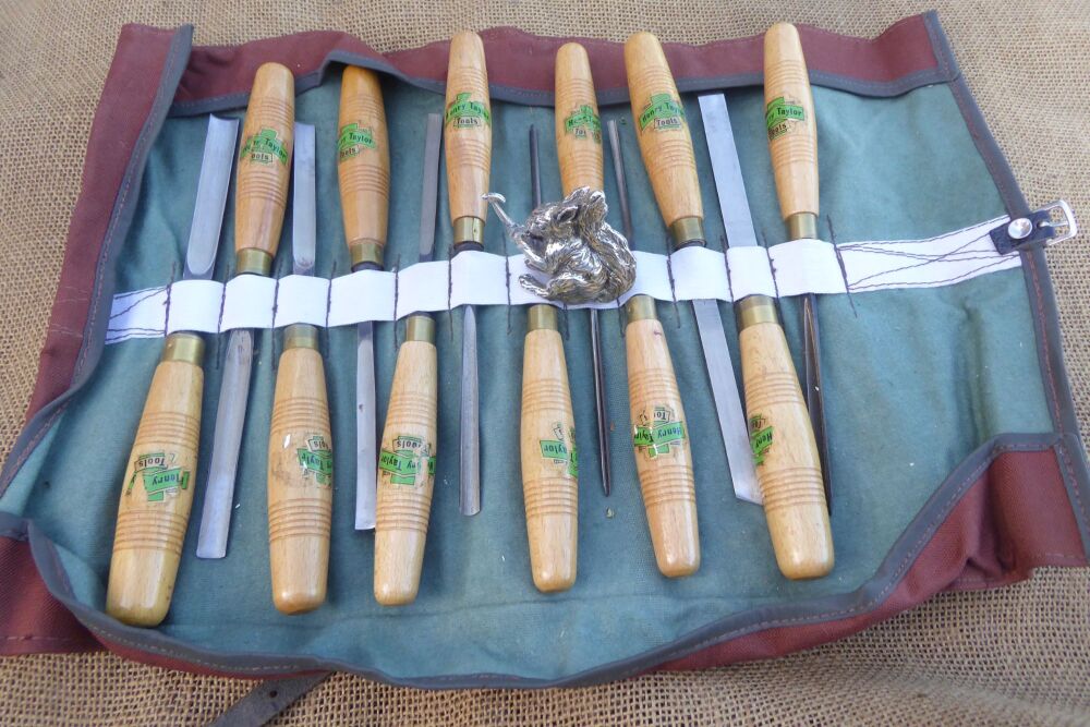 12 x Henry Taylor Carving Tools In Tool Roll