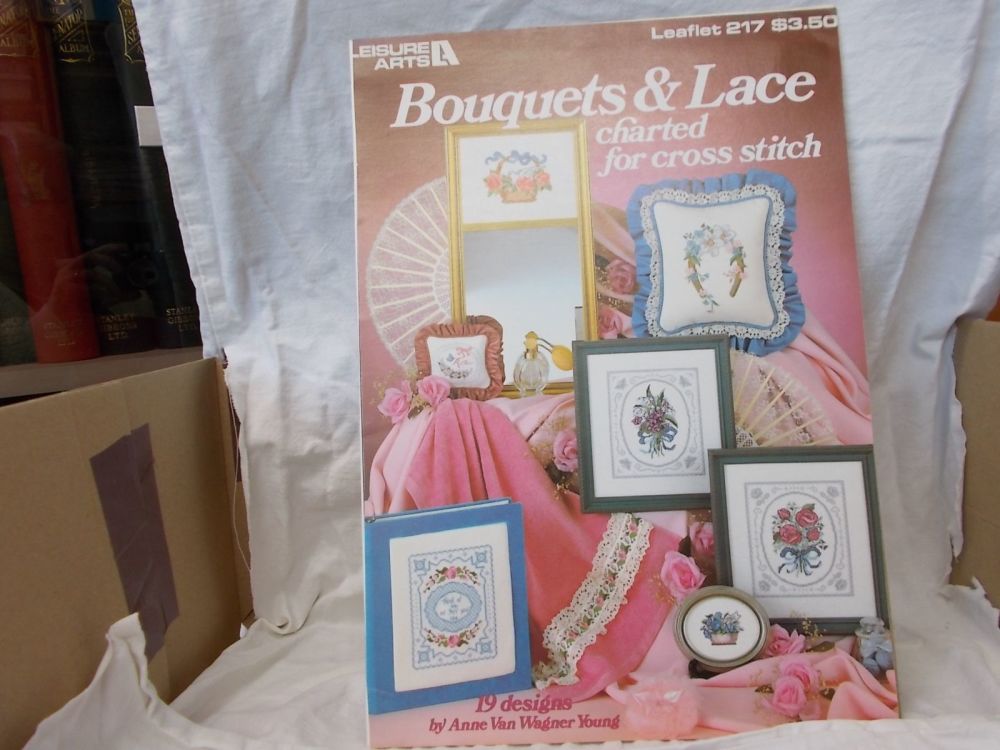 Bouquets & lace chart book