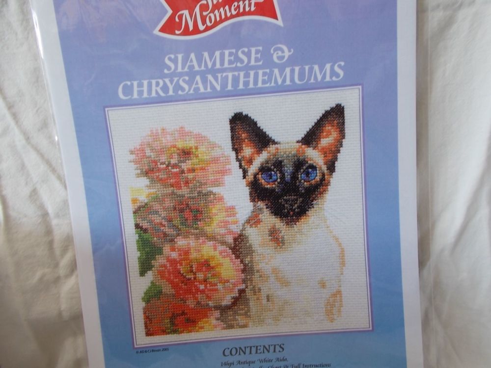 Siamese cat and chrysanthemums chart