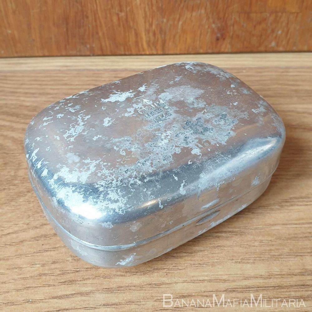british army soldiers kit - wash roll contents - soap dish 1945